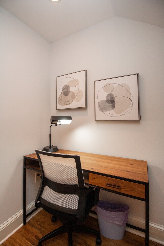 1253 Beacon St, Unit 4BB in Brookline, MA - Building Photo - Building Photo