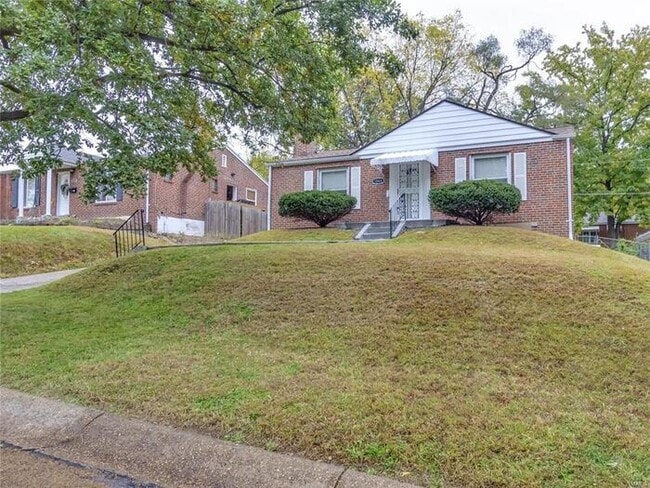 property at 1086 Wilshire Ave