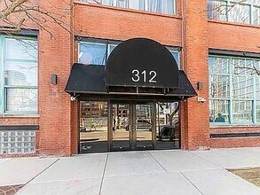 312 N May St, Unit 2E in Chicago, IL - Building Photo - Building Photo