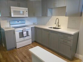 6580 Santona St, Unit A22 in Coral Gables, FL - Building Photo
