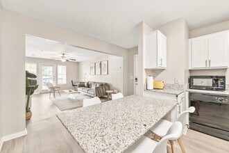 1301 Crossing Pl in Austin, TX - Building Photo - Building Photo