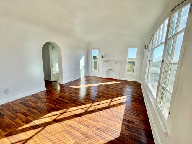 1306 Montana St, Unit 1306.5 in Los Angeles, CA - Building Photo - Building Photo