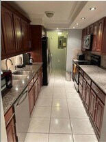 8408 NW 8th St, Unit 8408 in Miami, FL - Building Photo