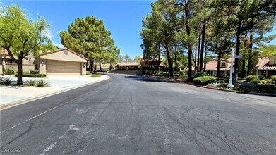 7163 Mission Hills Dr in Las Vegas, NV - Building Photo - Building Photo