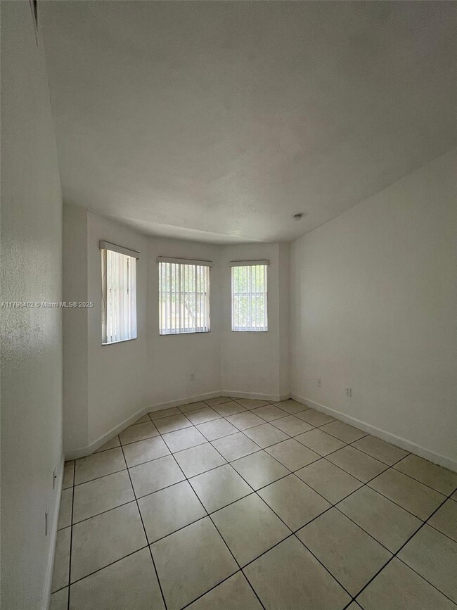 1661 SE 28th St in Homestead, FL - Building Photo - Building Photo