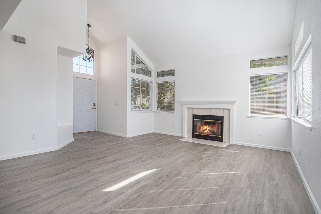 390 Zachary Dr in Vacaville, CA - Building Photo