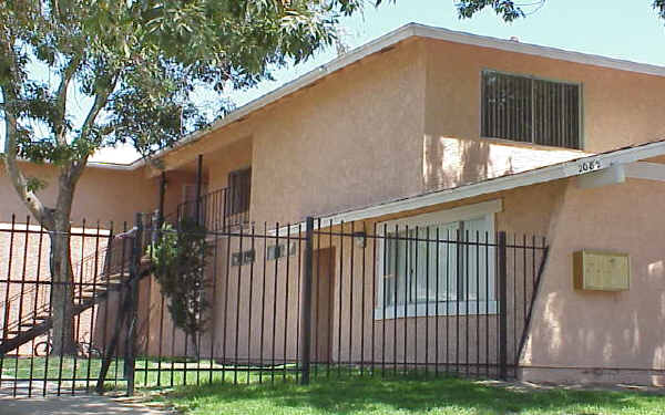 2082 E 19th St in San Bernardino, CA - Building Photo