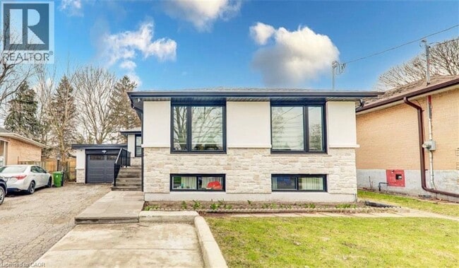 property at 35 Darlingside Dr
