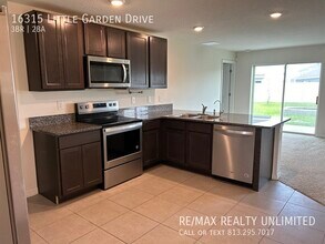 16315 Little Garden Dr in Wimauma, FL - Building Photo - Building Photo