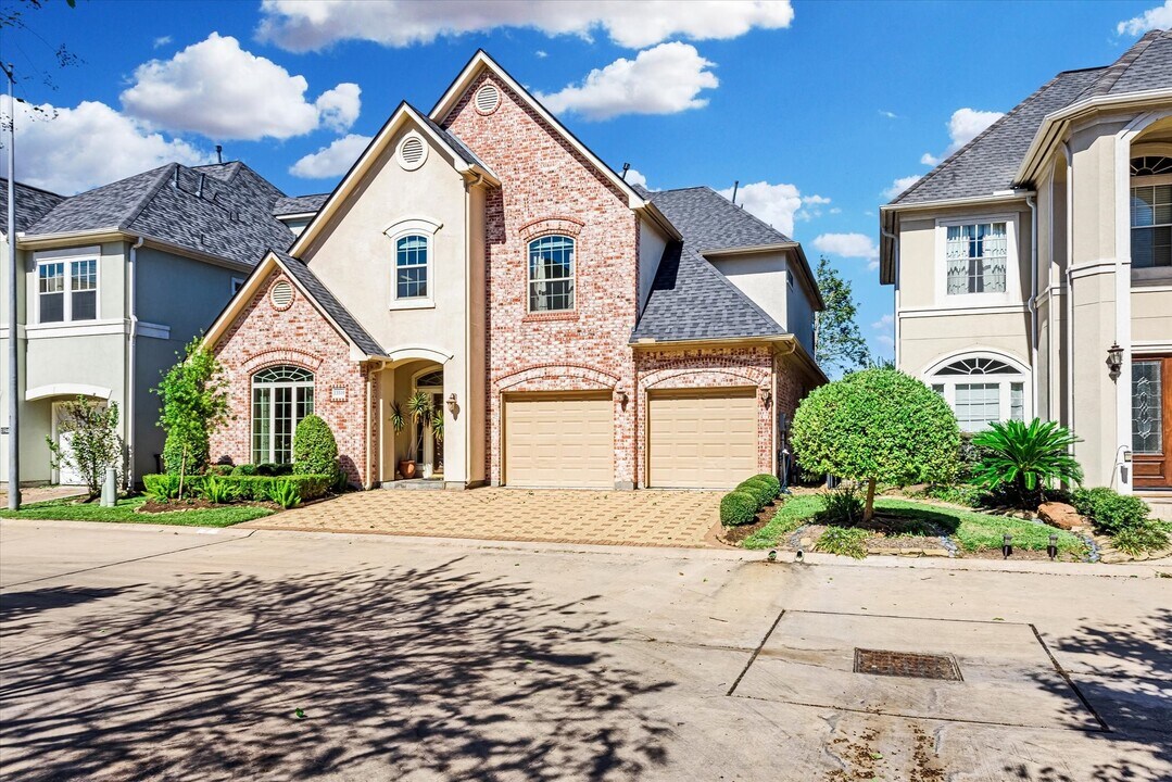 13510 Broadmeadow Ln in Houston, TX - Building Photo