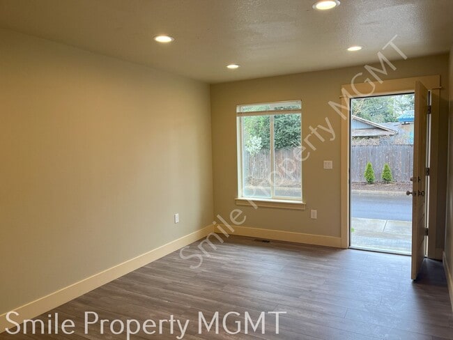 5934 SE 136th Ave in Portland, OR - Building Photo - Building Photo