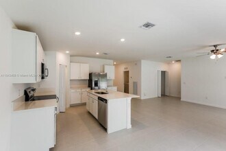 700 Carlyle Wy in Fort Pierce, FL - Building Photo - Building Photo