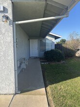 230 Ventanas Ave in Oakdale, CA - Building Photo - Building Photo
