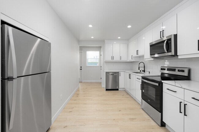 3408-3412 Northwest, 3 Beds, 2.5 Bath & 4 Beds, 2.5 Bath Units Available! in Bellingham, WA - Foto de edificio - Building Photo