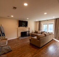 647 Wyckoff Ave in Mahwah, NJ - Building Photo - Building Photo