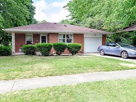 1302 E Mumford Dr in Urbana, IL - Building Photo