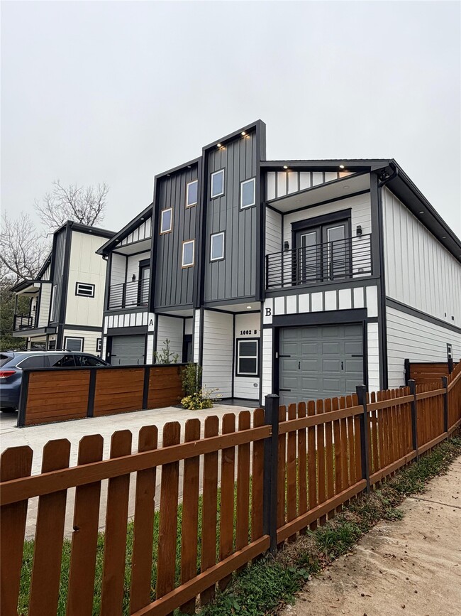 property at 1002 Natchez Ave