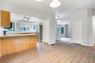 13079 N Westwood Dr in Hayden, ID - Foto de edificio - Building Photo