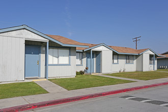 Westwood Manor in Earlimart, CA - Foto de edificio - Building Photo