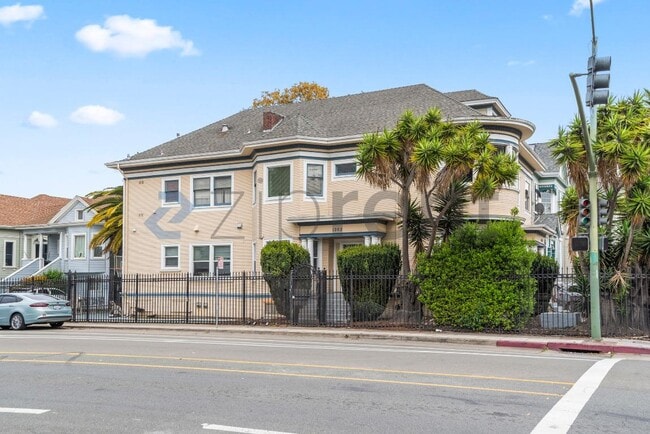 1202 Adeline St in Oakland, CA - Foto de edificio - Building Photo