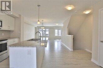 17 Sportsman Hill St in Kitchener, ON - Building Photo - Building Photo