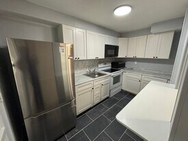 8199 Del Haven Rd in Dundalk, MD - Building Photo