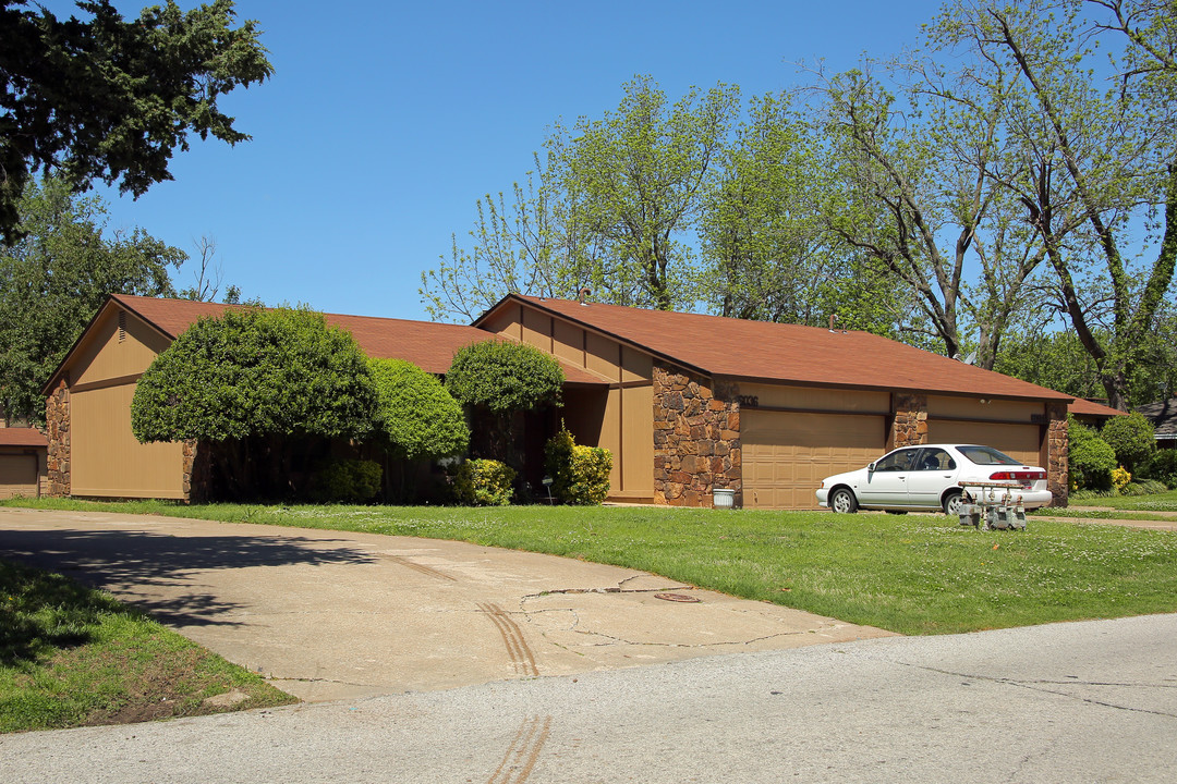 Rockford Duplexes in Tulsa, OK - Building Photo