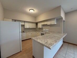 2408 Springfield Xenia Rd in Springfield, OH - Building Photo - Building Photo