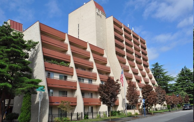 Schrunk River Tower in Portland, OR - Building Photo - Building Photo