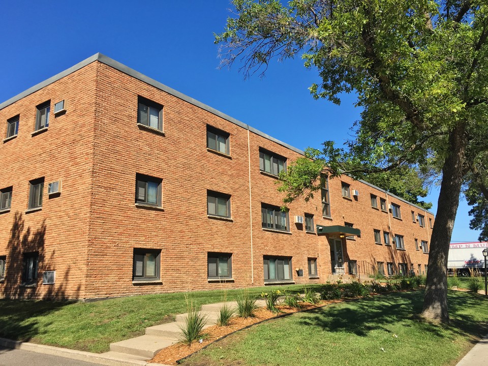 Lyndale West Apartments in Richfield, MN - Foto de edificio