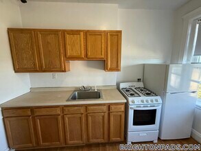 1687 Commonwealth Ave in Boston, MA - Building Photo - Building Photo