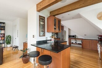 185 Davis Ave in Brookline, MA - Building Photo - Building Photo