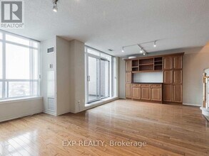 233 Beecroft Rd in Toronto, ON - Building Photo - Building Photo