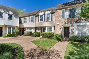 13228 Trail Hollow Dr in Houston, TX - Building Photo