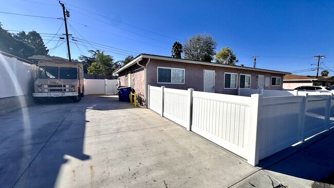 178 W Los Angeles Dr in Vista, CA - Building Photo - Building Photo