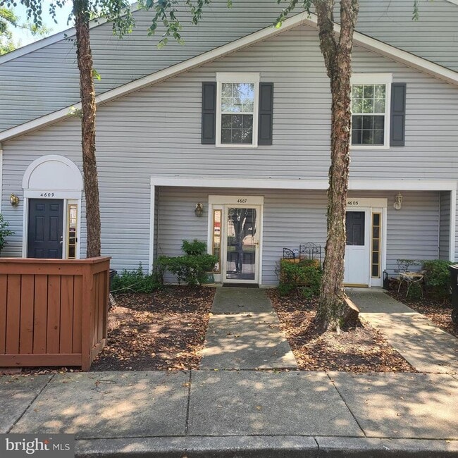 property at 4607 Deepwood Ct