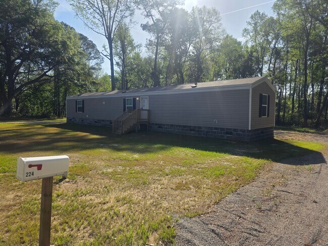 224 Greenlee St in Kingstree, SC - Building Photo - Building Photo