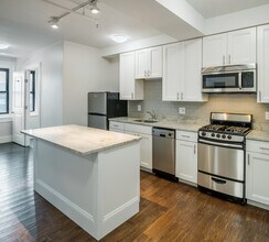 15 Park Dr, Unit 16 in Boston, MA - Foto de edificio - Building Photo