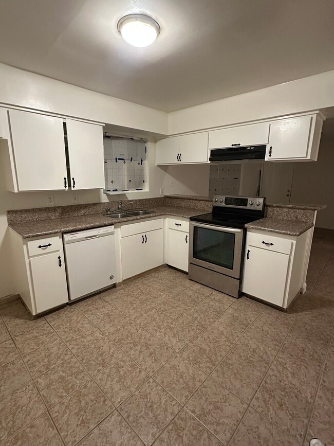 1316 Flower St, Unit B