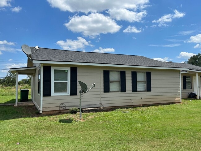 300 Carriage Ln in Albany, GA - Building Photo - Building Photo
