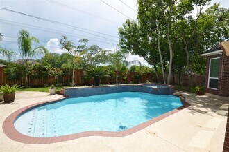 7902 Silent Forest Dr in Sugar Land, TX - Building Photo - Building Photo