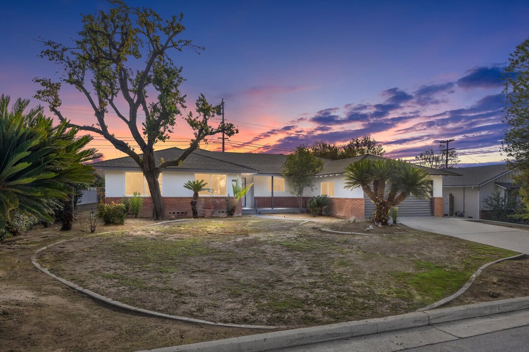 2413 Driller Ave in Bakersfield, CA - Building Photo