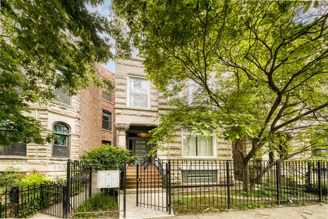 1345 N Maplewood Ave in Chicago, IL - Building Photo - Building Photo