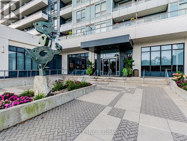 7900 Bathurst St in Vaughan, ON - Building Photo - Building Photo