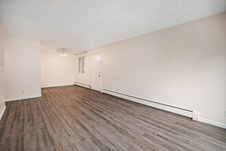 6455 E Bates Ave in Denver, CO - Building Photo - Building Photo