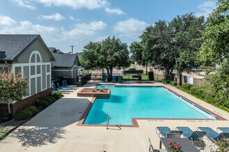 Valley Trails in Irving, TX - Foto de edificio - Building Photo