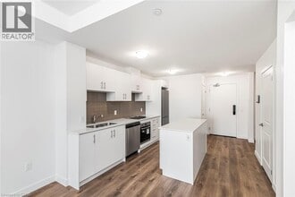 461 Green Rd in Stoney Creek, ON - Building Photo - Building Photo