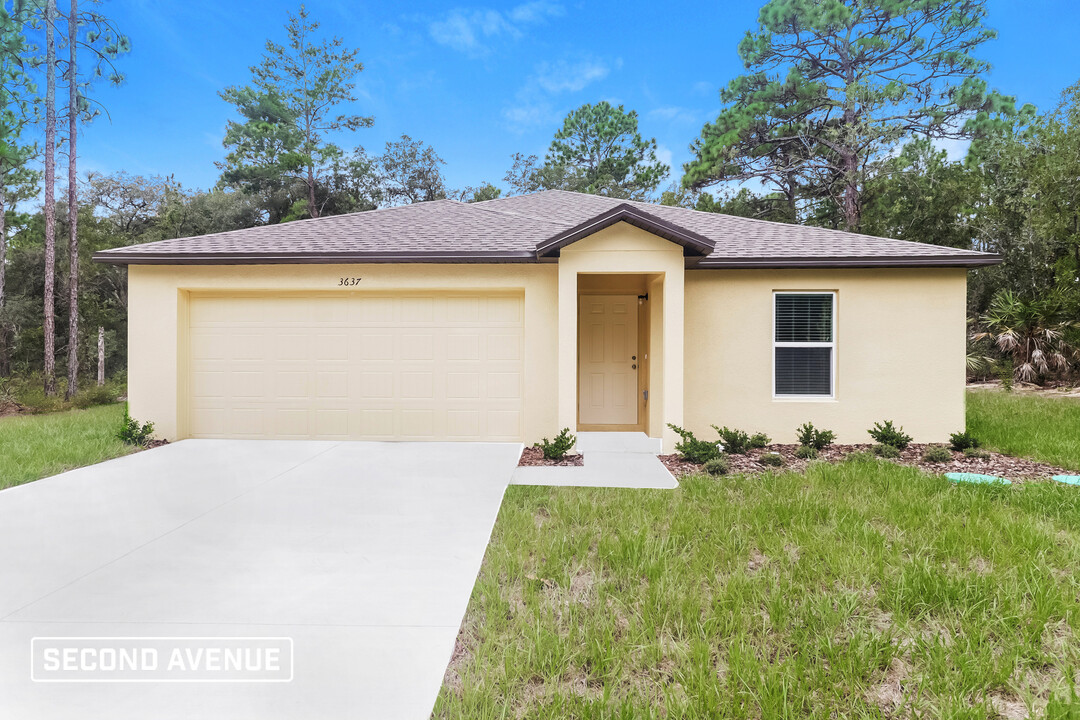 3637 W Parkview Dr in Citrus Springs, FL - Building Photo