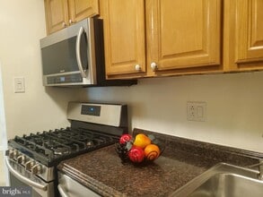 11627 Vantage Hill Rd in Reston, VA - Building Photo - Building Photo