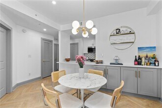 1074 Peachtree Walk NE in Atlanta, GA - Building Photo - Building Photo